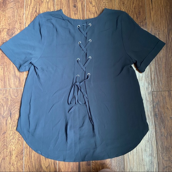 Cute Shirt with Back Tie - Picture 2 of 3